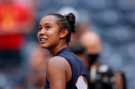 Learn More About Leylah Fernandez and the Family That Supports Her ...