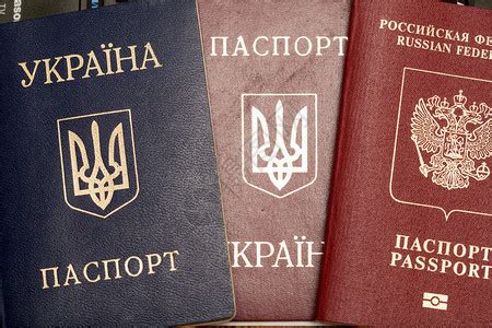 白色背景上的乌克兰护照高清摄影大图-千库网