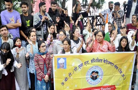 शिमला में गरजे जेबीटी और डीएलएड प्रशिक्षु, बीएड डिग्री धारकों को जेबीटी ...