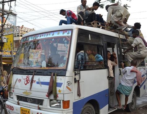 5 Types of People We Meet While Traveling in Bus - lifeberrys.com