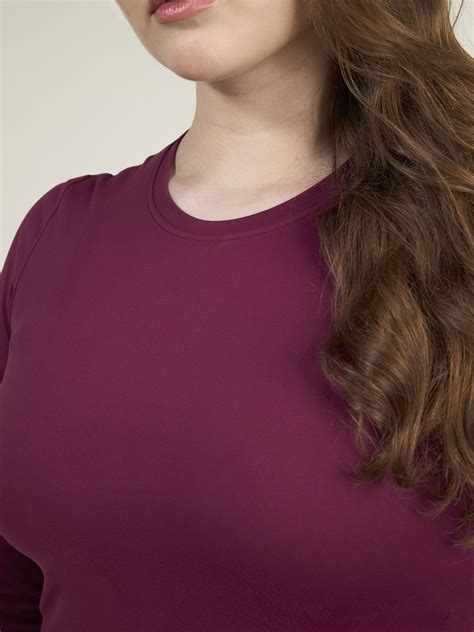 Burgundy Sculpt Crew Top – CAVA Athleisure Pvt Ltd
