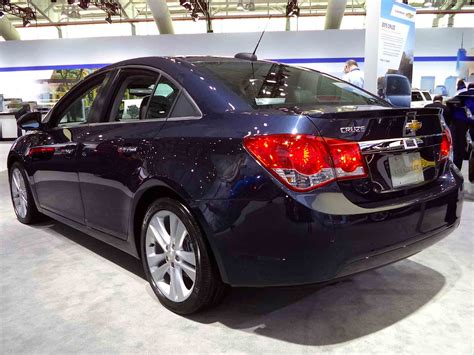 Chevrolet Cruze Sedã e Hatch reestilizados no Salão de SP