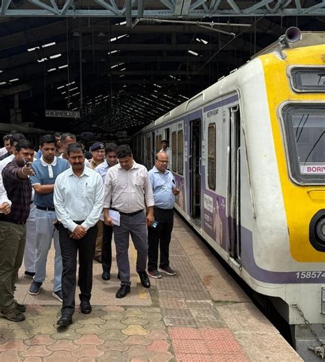 Mumbai News: New Western Railway GM Vivek Kumar Gupta Begins Tenure ...