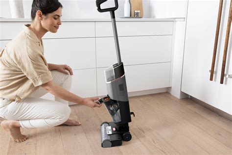 Shark WD210UK HydroVac Cordless Hard Floor Cleaner - Adams and Jarrett