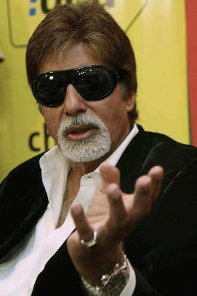 Bachchans' all set for World tour Pics | Bachchans' all set for World ...