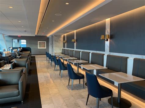 One Year Later: How Is United Polaris Lounge Holding Up At SFO? - Live ...