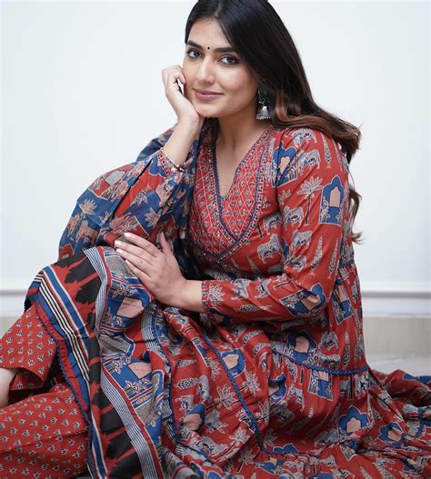 Open media 2 in modal