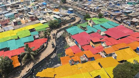 The homes in Mumbai slum Khar are painted by Chal Rang De volunteers ...