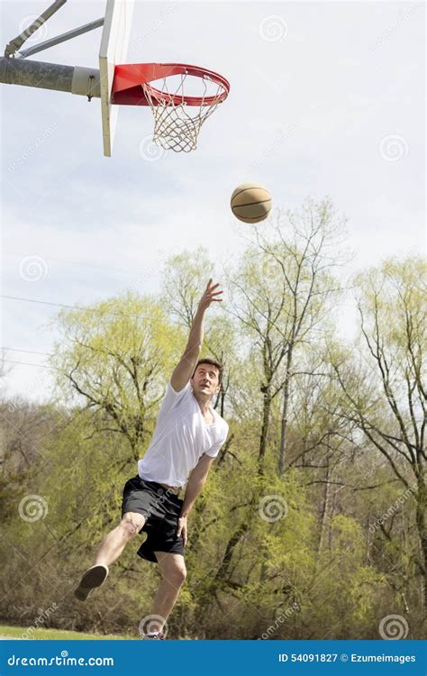 What Are Layups In Basketball 的图像结果