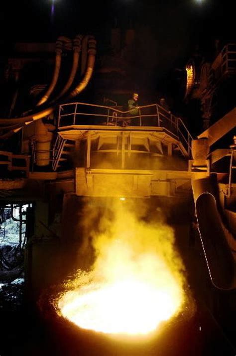 Schnitzer's Cascade Steel Rolling Mills workers strike in McMinnville ...