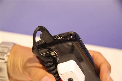 Samsung First Android Phone 的图像结果