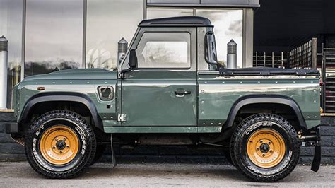 This is what you can do to your Defender pickup – Drive Safe and Fast