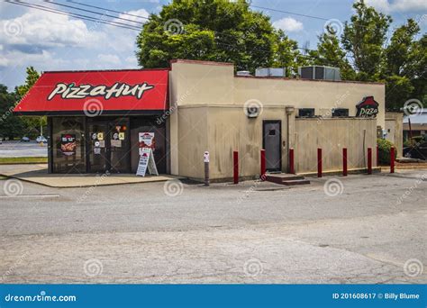 Retro Pizza Hut Building in the South Editorial Photography - Image of ...