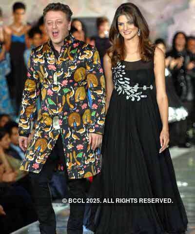 Rohit Bal's show at ABN Amro's platinum card launch - Photogallery