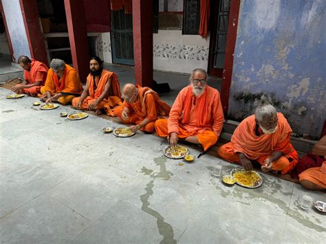 Sadhus Seva on Akshay Tritiya in Varanasi - Help Us Serve the Sadhus ...
