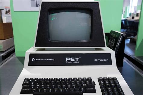 Broken Commodore Computer 的图像结果