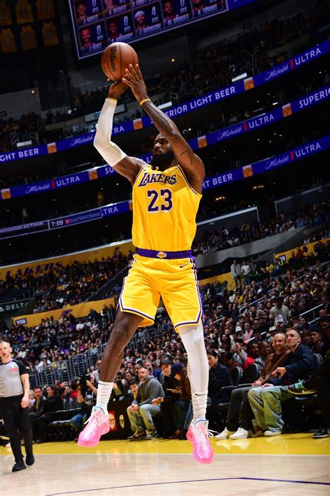 Column: L.A. should add a LeBron James statue in Star Plaza - Los ...