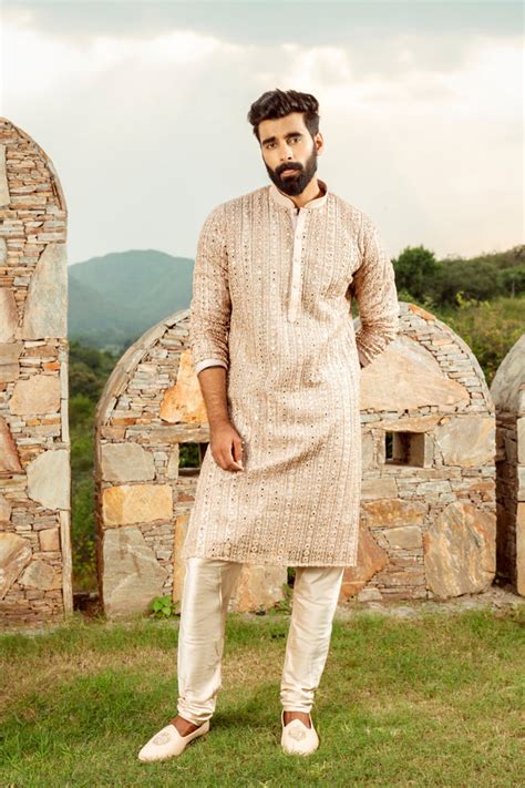 Buy Men’s Kurta Sets & Kurta Pajama Sets Online – Riyaasat