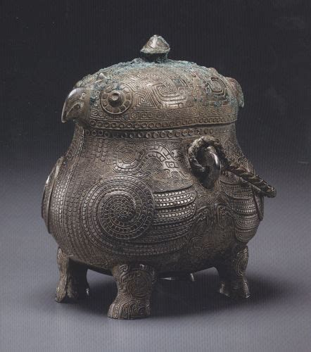 中国收藏网---新闻中心--商周青铜器的造型特征：庄重与灵动的和谐（图）