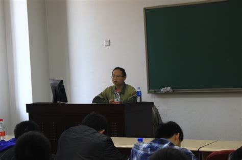 我校马克思主义学院刘建军教授为信息学子讲党课 - 新闻公告 - 中国人民大学信息学院