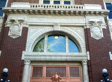 Top 10 Best Communication Schools for Com Majors 2019