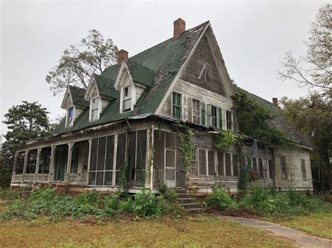 This $15,000 Georgia Fixer-Upper Needs a Knight in Shining Armor ...