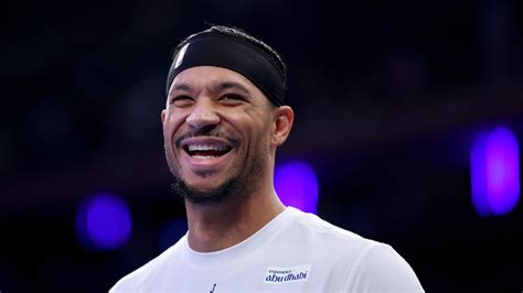 Knicks' Josh Hart addresses his mid-game snack in Dallas