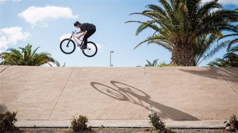 MTB Street: Poco Loco in Gran Canaria | The Rise MTB Videos - YouTube