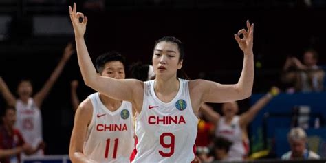 为何李梦能成为中国女篮领袖，看这一战，能三分能突破，秀懵日本 - YouTube