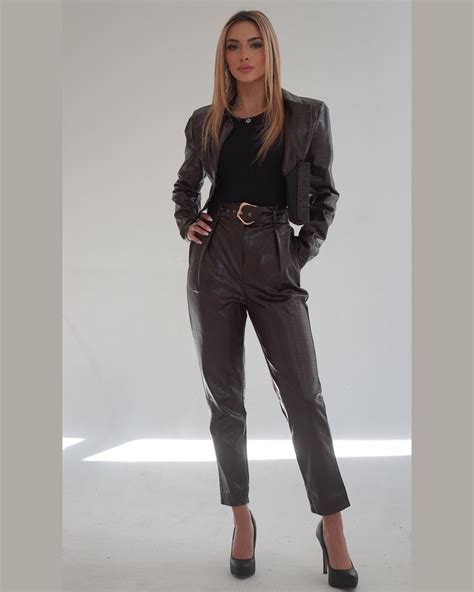 Emily Austin (journalist) Height, Weight, Body Measurements.