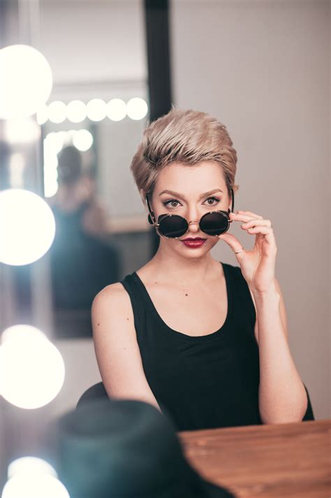 14 Warna Rambut untuk Rambut Tipis agar Terlihat Tebal | AllThingsBeauty