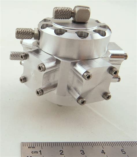 1x Hydraulik-Motor mit 10mm-Kolben. Arbeitsdruck 10-20 bar | 9443