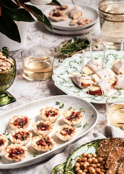 Best heavy appetizers for a wedding reception | Honestweddingadvice.com