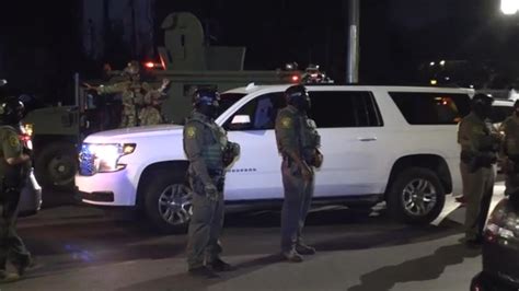 ICE in Chicago: Agents raid Chicago South Shore apartment building ...