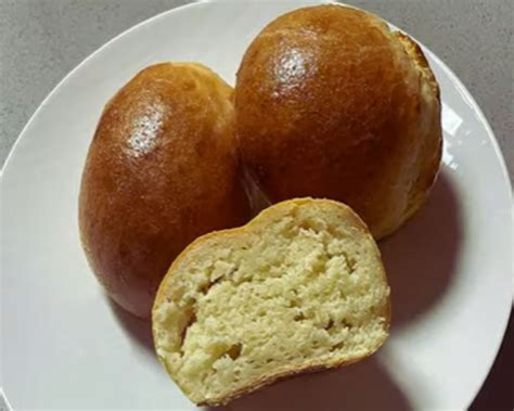 Easy 2-Ingredient Bread With Greek Yogurt (+ Video)