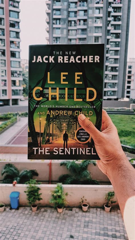 The Sentinel : Child, Lee, Child, Andrew: Amazon.in: Books