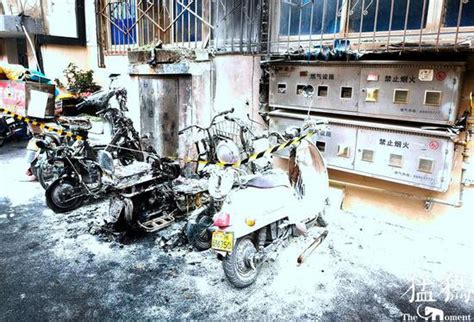 郑州一小区因飞线充电引发火灾 4辆电动车被烧成骨架_手机新浪网