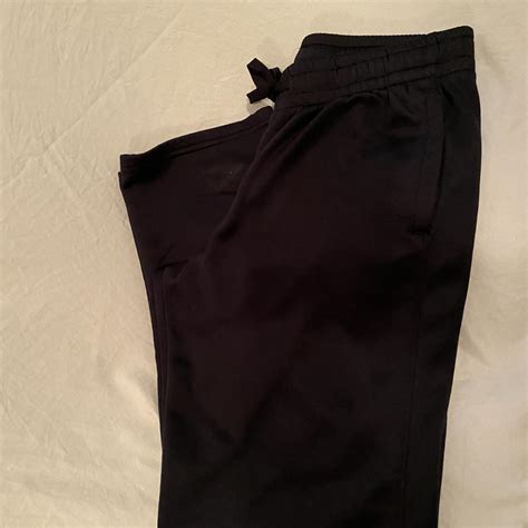 Youth XL Under Armour sweats - Depop