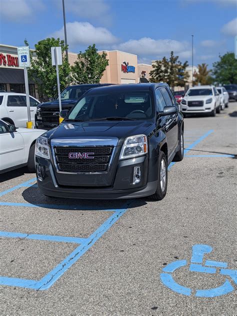 Just wanted to share this parking encounter outside TJ Maxx this morning : r/Saginaw