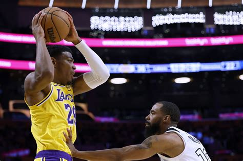 Lakers Injury Report: Rui Hachimura exits vs. Wolves with knee strain ...