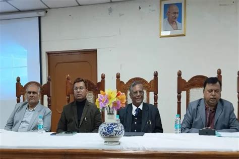 سینئر ایڈوکیٹ اعجاز مقبول نے ”قانون، مزاح اور اردو شاعری“ پر لیکچر دیا