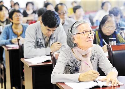 海南老年大学文学类课程受追捧 老年人阅读氛围浓厚|海南|老年大学|文学类_新浪新闻