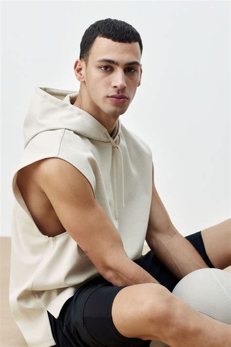 Regular Fit Sleeveless sports hoodie with DryMove™ - Light beige - Men ...