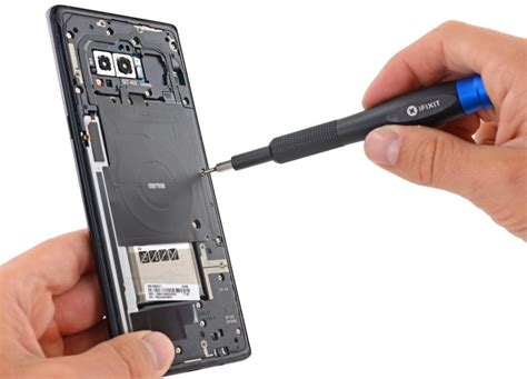 How to Open a Samsung Galaxy Note 8 的图像结果