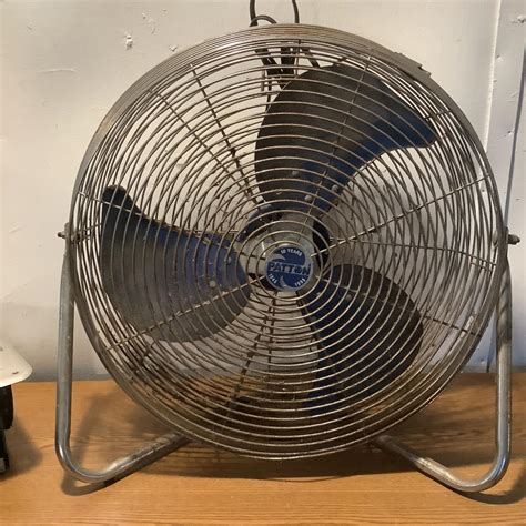 W1394 High Velocity PATTON Floor Fan | EstateSales.org