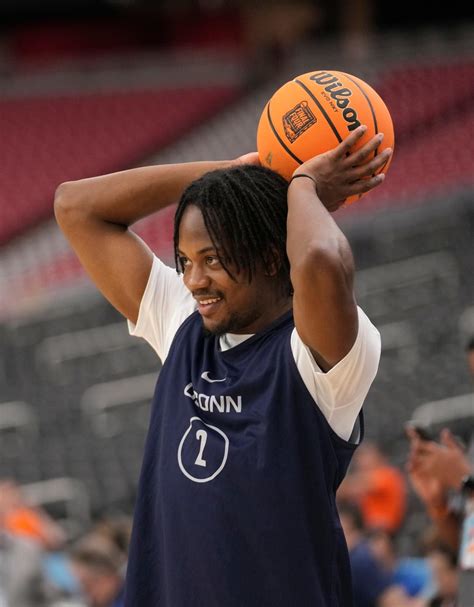 El Paso's Tristen Newton wins Bob Cousy Award - AOL