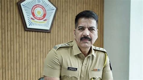 Mumbai: 'Encounter Specialist' Daya Nayak Wears ACP Uniform For 1st ...