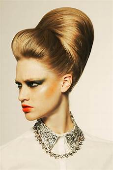 Beehive 60s Hairstyle by Bee Hive 60 S Modern Vintage Hairstyles Sleek Hairstyles Beehive 60s Hairstyle