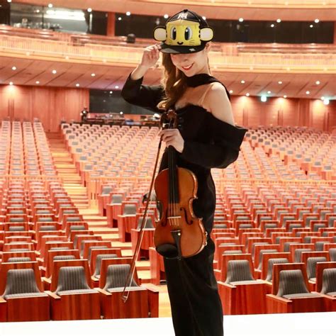 サラ・オレインさんのインスタグラム写真 - (サラ・オレインInstagram)「Sarah Àlainn 2023 Tourでオリジナルエコ ...