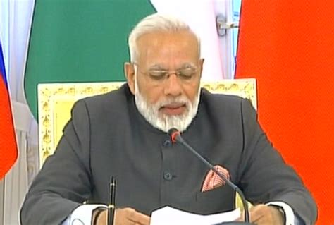 Live: PM Modi in Russia: Prime Minister Narendra Modi today paid floral ...